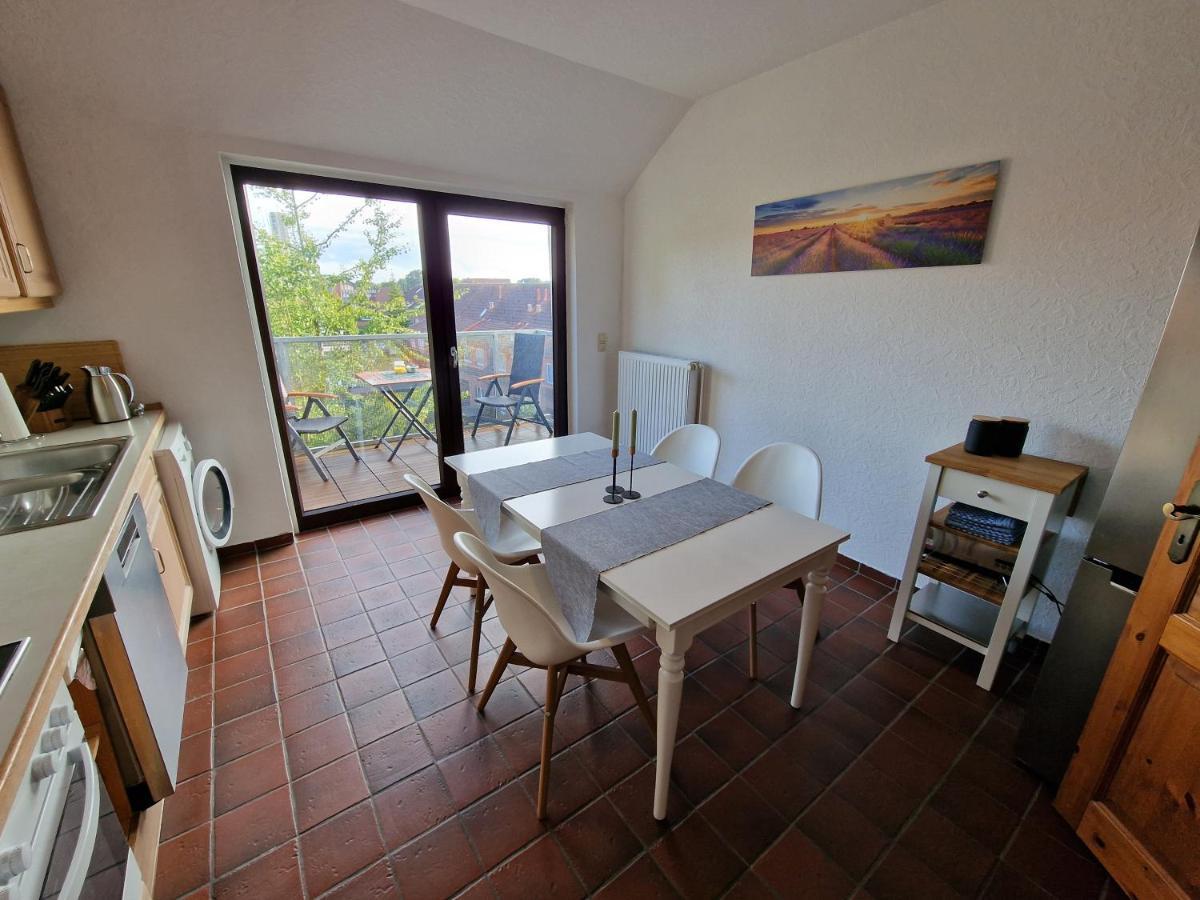 98Qm Wohnung Im Villenviertel - Voll Ausgestattet Mit Balkon Und Kamin - Wlan Gratis ヴィルヘルムスハーフェン エクステリア 写真